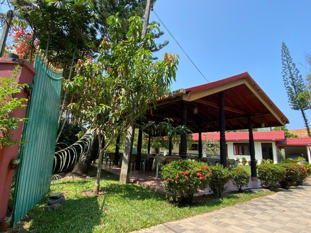 Hotel Tk Green Garden Matara Bagian luar foto