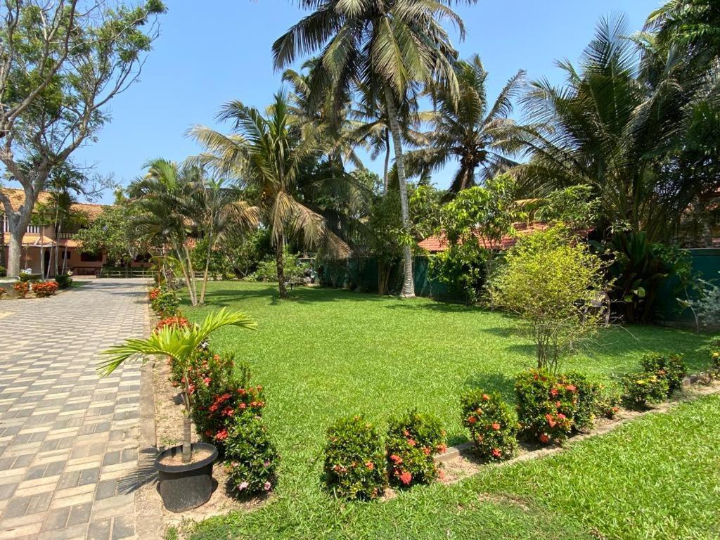 Hotel Tk Green Garden Matara Bagian luar foto